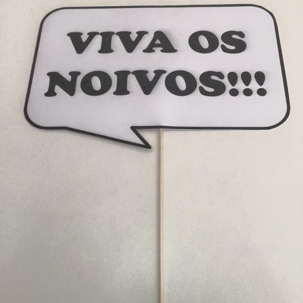 Placa "viva Os Noivos"