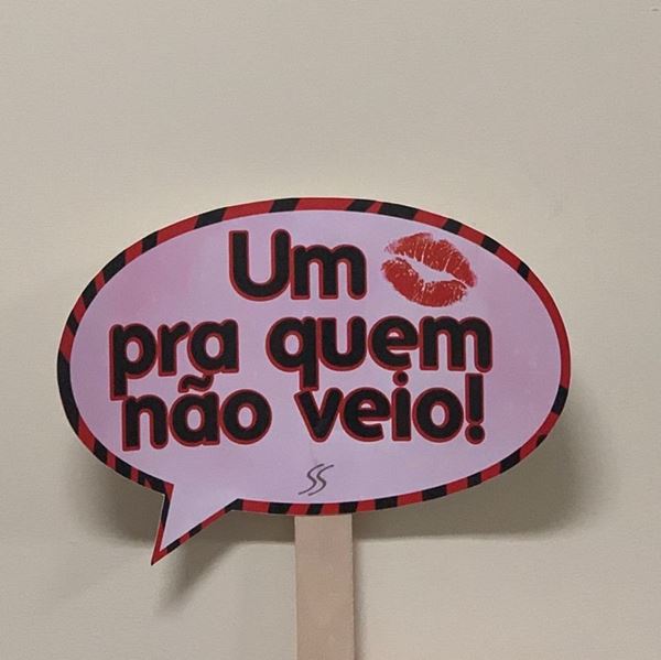 Placa "um Beijo Para Quem Não Veio"