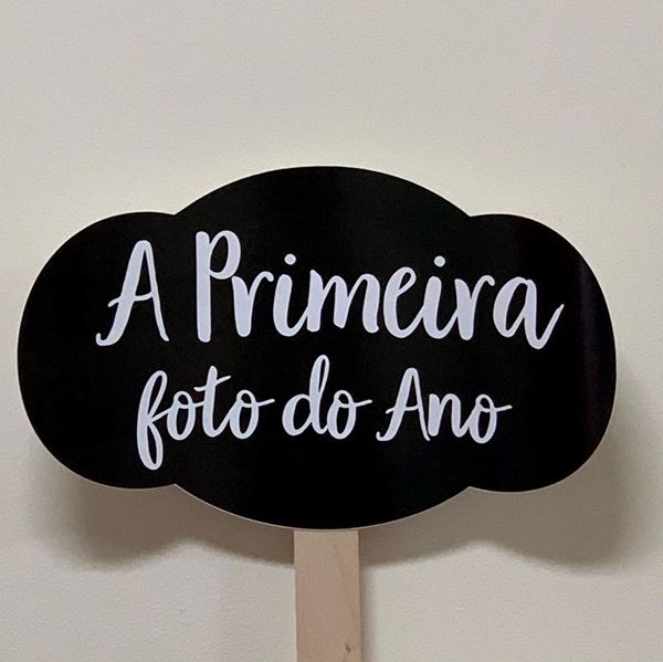 Placa "a Primeira Foto Do Ano"