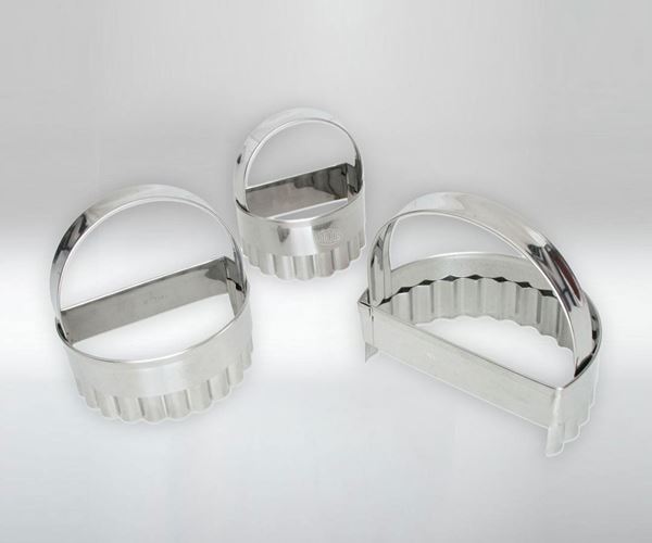 Corta Rissol Inox Meia Lua Frizado Nº3 9.5 X 6.5cm